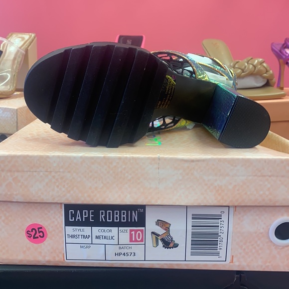 Metallic cape Robbin thirst trap heels - Picture 2 of 3